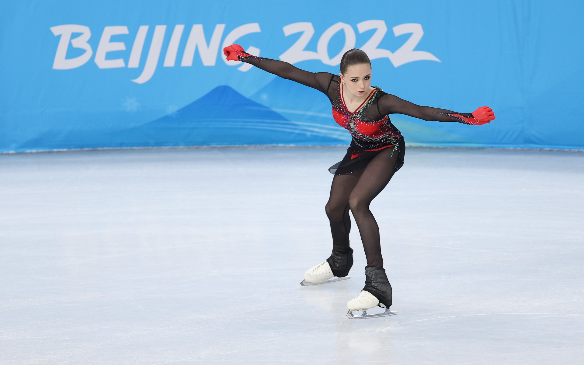 Камила валиева произвольная программа 2022. Камила Валиева 2022. Камила Валиева падение на Олимпиаде. Камила Валиева фигуристка. Камила Валиева олимпиада.