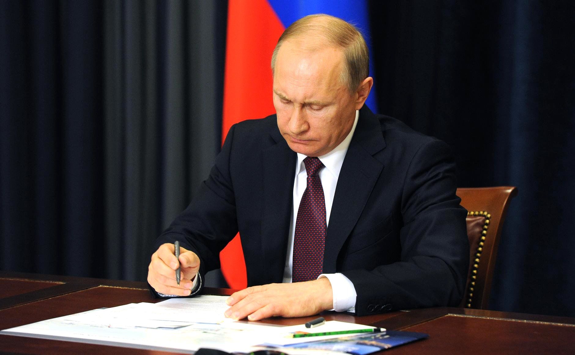 Президент России Владимир Путин подписал указ