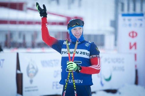 Российски лыжник Чохлаев победил в гонке свободным стилем на играх «Мы вместе. Спорт» в классе B1-B3
