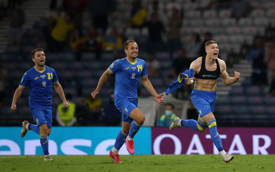 Украина впервые вышла в 1/4 финала Евро. Успели дожать шведов в большинстве