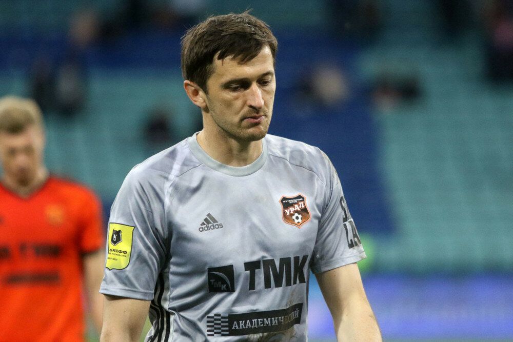 Несколько футболистов «Урала» заболели коронавирусом перед матчем с «Динамо»