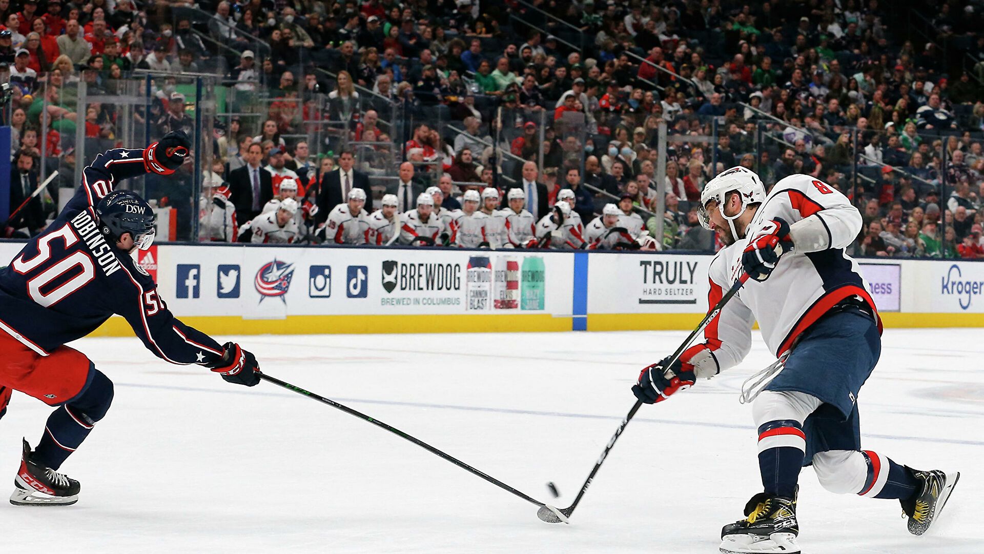 Заброшенные шайбы Овечкина и Кузнецова помогли «Вашингтону» разгромить «Коламбус» в НХЛ