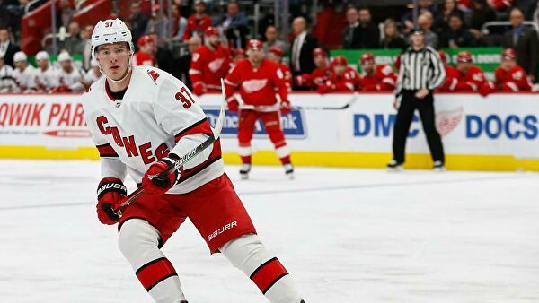 Шайба Евгения Свечникова помогла «Виннипегу» обыграть «Торонто» в матче чемпионата НХЛ