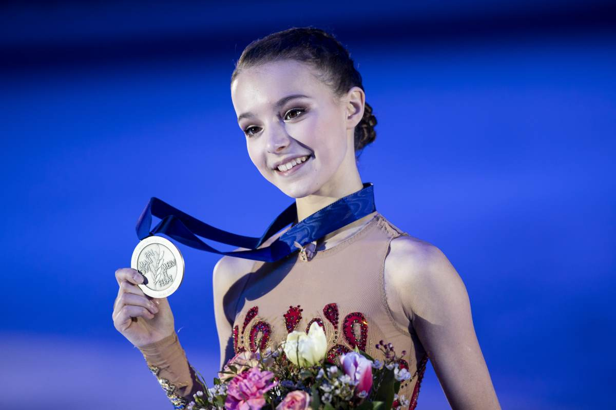 Олимпийская чемпионка Щербакова возобновит тренировки на льду после успешной операции