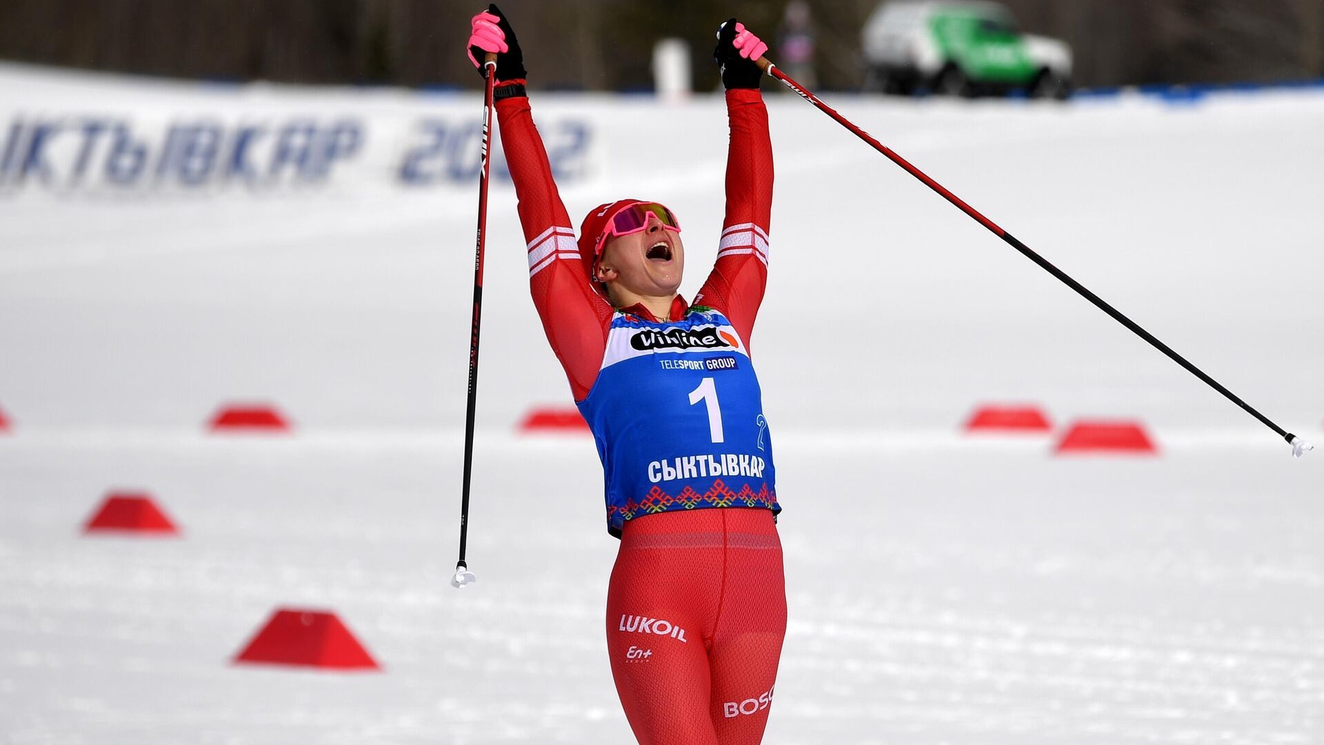 Лыжница Непряева получила «Большой хрустальный глобус» за победу в зачете Кубка мира