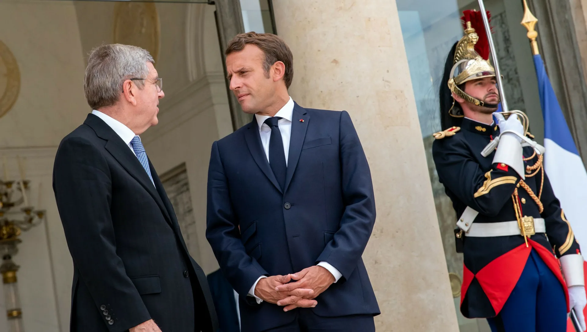 Глава МОК Бах заявил, что президент Франции Макрон хочет видеть все страны на ОИ-2024 в Париже