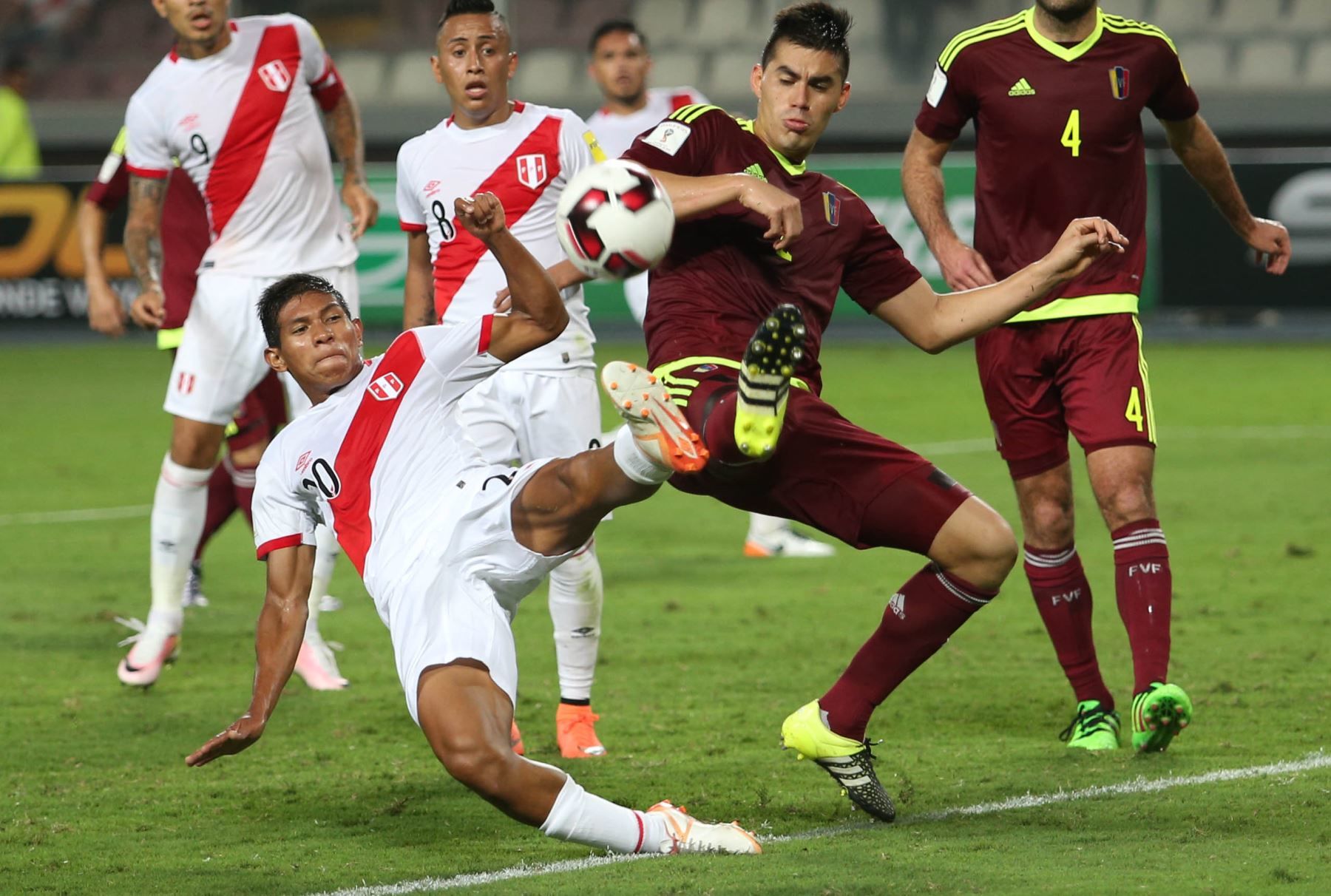 Vs peru. Перу Венесуэла футбол. Перуанец против русского. Ecuador last Match 2020. Венесуэла Перу прогноз.