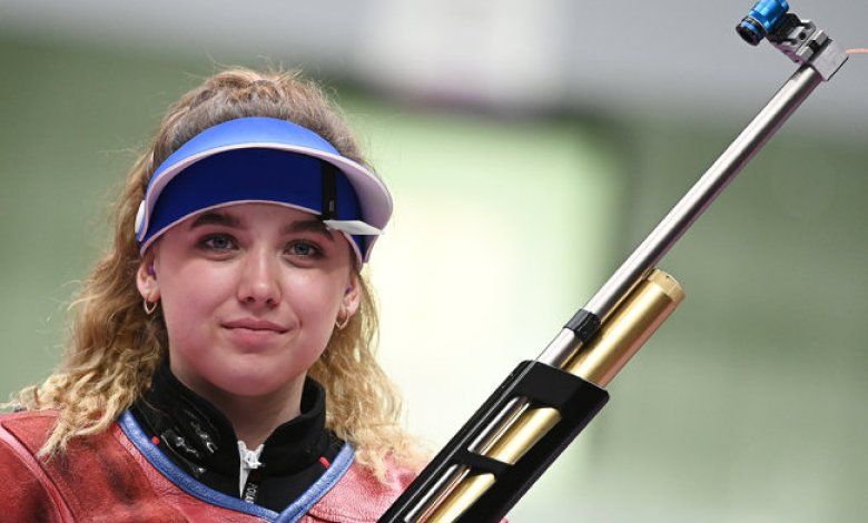 Галашина выиграла первую медаль России на Олимпиаде. Научилась стрелять у дедушки на даче, уже открыла школу