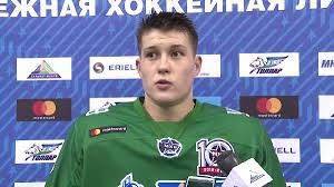 Защитник Ахиров продлил контракт с «Сибирью»
