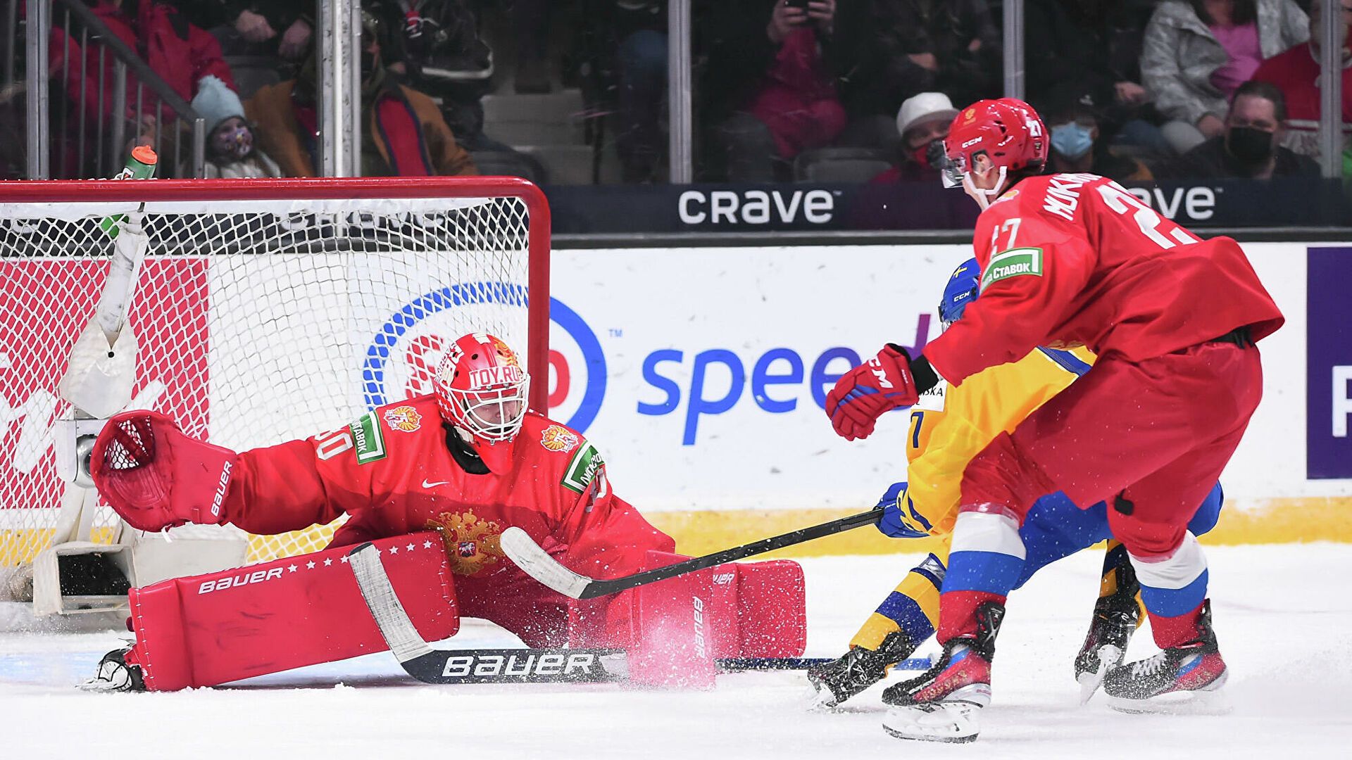 Сборная России по хоккею уступила Швеции в стартовом матче МЧМ-2022
