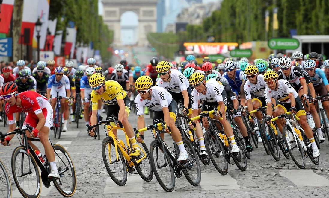 Этап велогонки «Тур де Франс» прерван из-за демонстрации эко-активистов