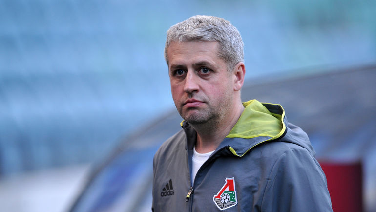 Начальник «Локомотива» Сухина входил в судейскую перед матчем со «Спартаком»