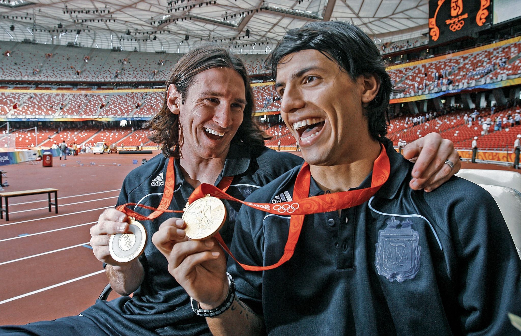 Olympic football. Месси Олимпийский чемпион 2008 года. Месси Олимпийский чемпион. Лионель Месси олимпиада. Месси олимпиада 2008.