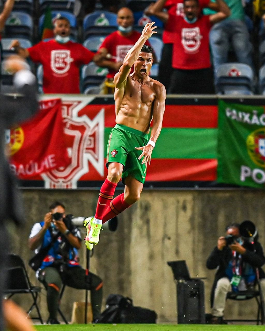 лучшие голы криштиану роналду за португалию